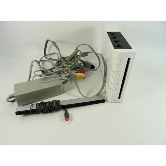 Wii Lot Console with Cords and Sensor Bar Working Condition RVL-001 - Picture 2 of 3
